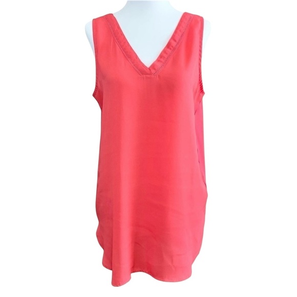 Reitmans Classic V-Neck Sleeveless Blouse - Picture 2 of 10